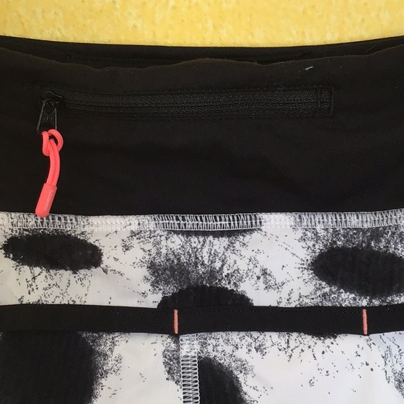 Lululemon Running Shorts Seaside Dots 6 - Picture 7 of 12